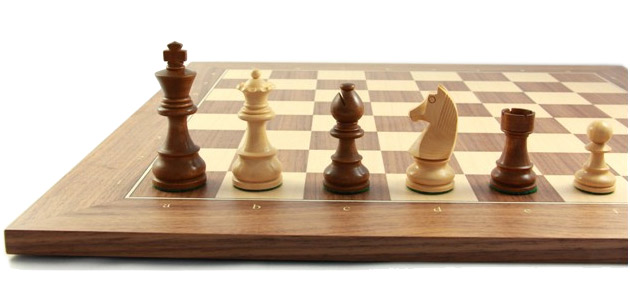 Schachfiguren mit Schachbrett Club70 Abbildung